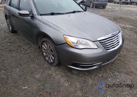 2013 Chrysler 200 Touring z USA, uszkodzony, nr VIN 1C3CCBBB2DN763570